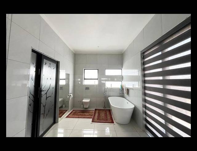 5 BEDROOM HOUSE FOR SALE IN SIX FOUNTAINS RESIDENTIAL ESTATE